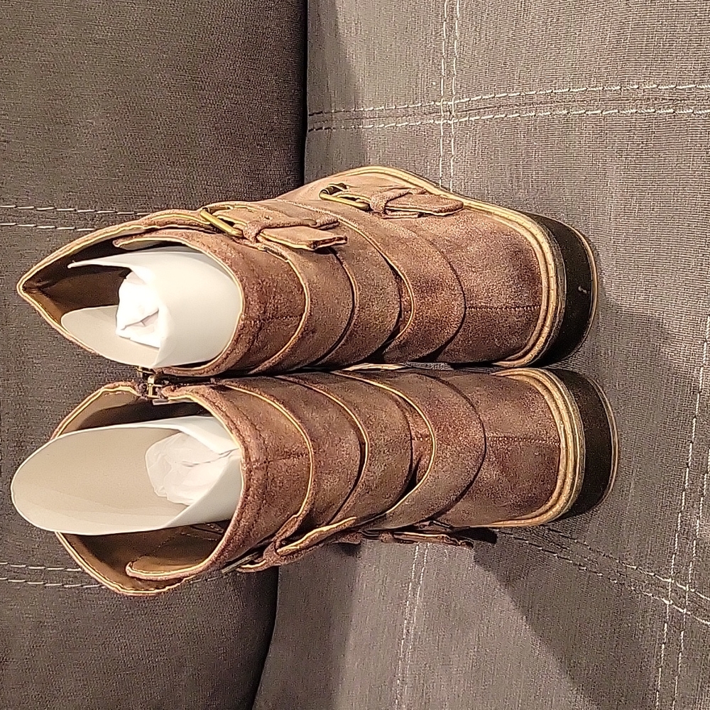 Motorcycle Style Distressed Boot - Picture 4 of 6